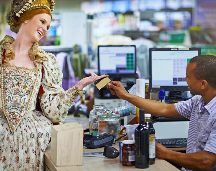 supermarket credit card royal woman with costume grocery shopping buying product convenience store cashier queen victorian outfit purchase sale payment from customer 590464 325516